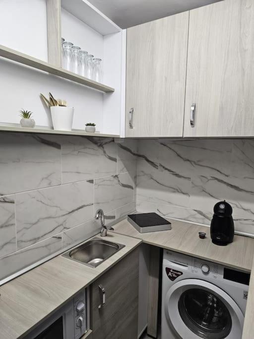 Chic Galati Apartment: Urban Escape المظهر الخارجي الصورة