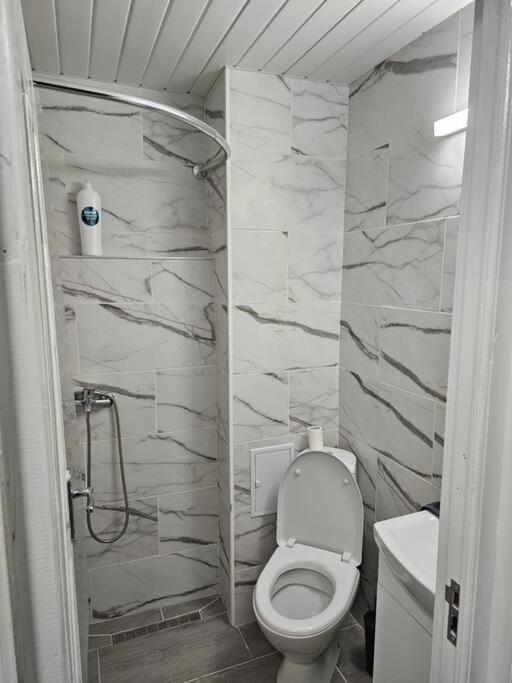 Chic Galati Apartment: Urban Escape المظهر الخارجي الصورة