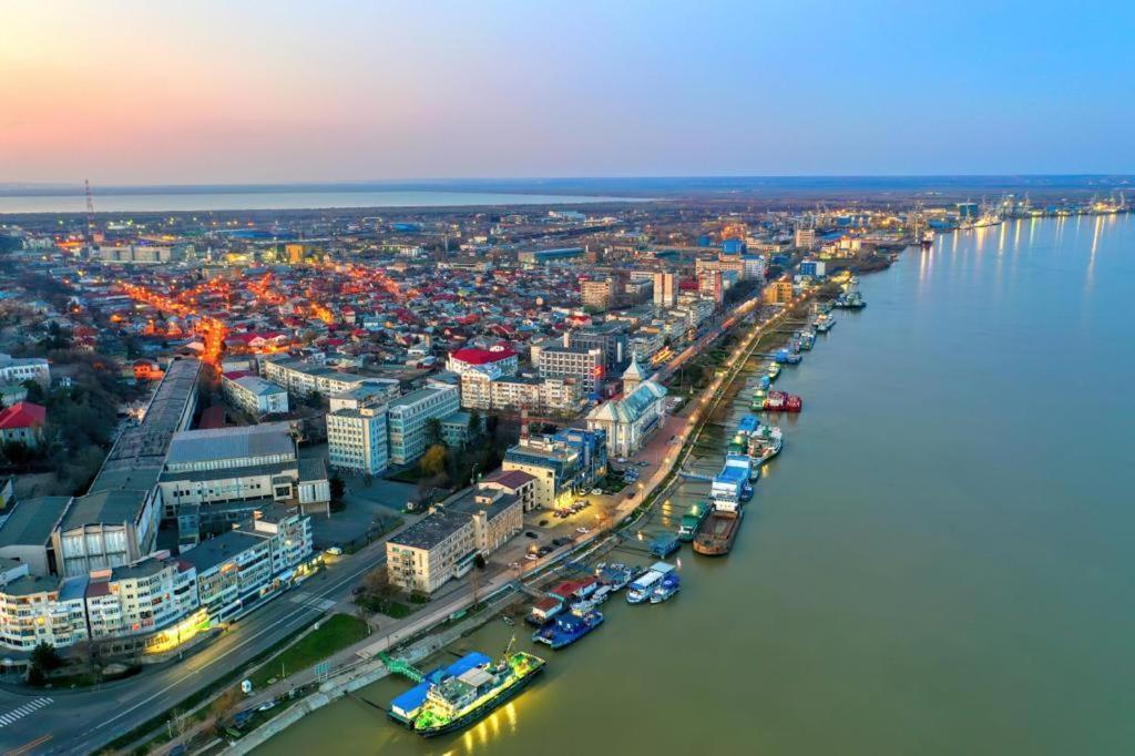 Chic Galati Apartment: Urban Escape المظهر الخارجي الصورة